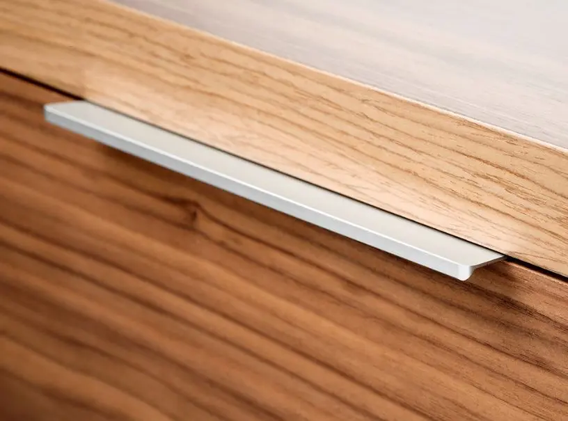 Poignée de meuble Alu Brillant  198mm  9300460