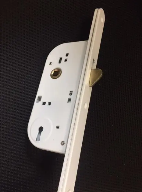 Serrure à mentonnet axe 40mm à clés