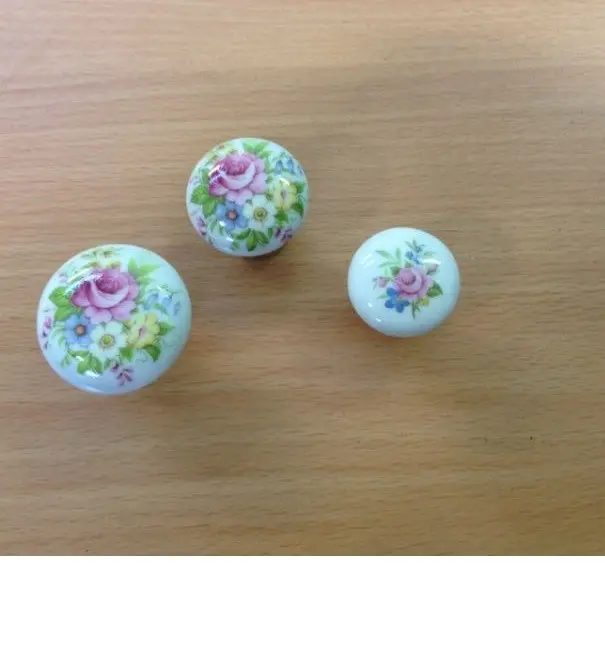 Bouton tiroir porcelaine décor vieux saxe