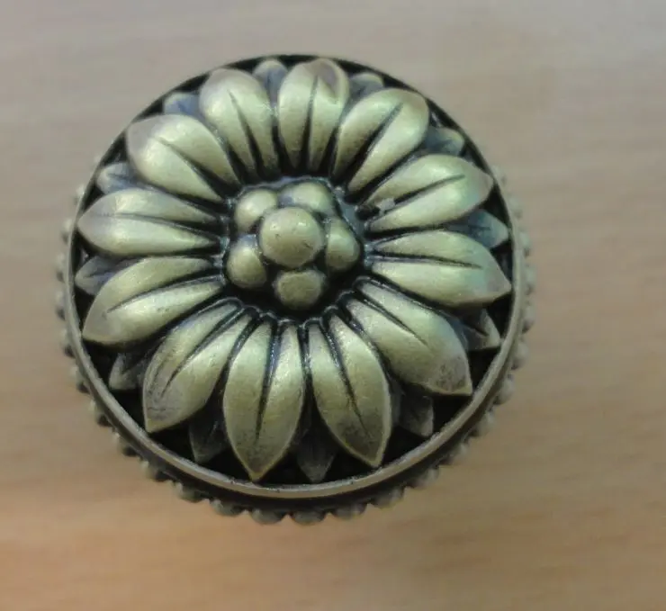 Bouton  Style L.XVI Laiton massif  Ref 1001-[Modèle:D.30 L.Patiné]