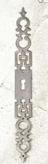 Entrée de porte découpée  DU 34 Fer poli