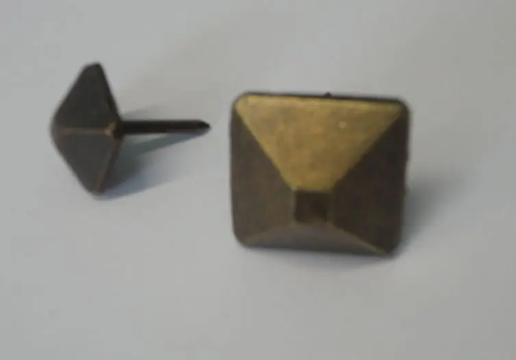 Clous décoratifs à tête pointe diamant Vieux Laiton-[Modèle:No 5 / 30mm]