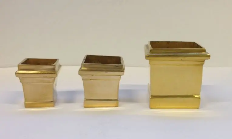 Sabot de meuble carré en laiton