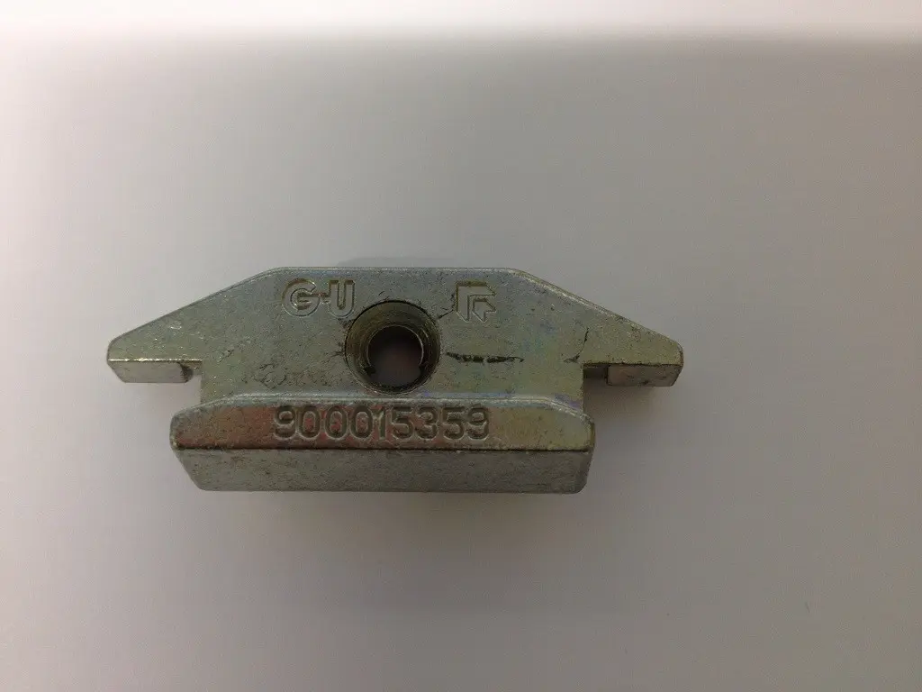 Gâche GU pour PVC  E22425 pour serrure  FERCO