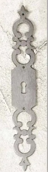 Entrée de porte découpée  DU 36 Fer poli