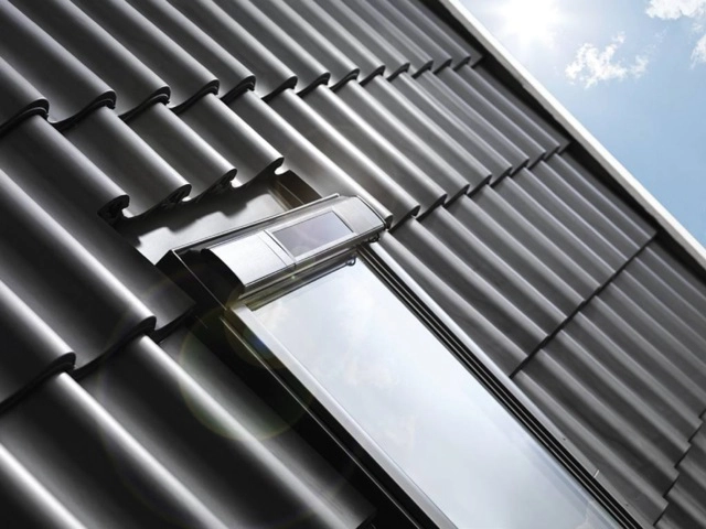 Fenêtre de toit VELUX à rotation - Tout confort - Motorisation Integra Solar - GGU MK08 005730 78x140