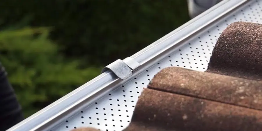 Kit 20 m Pare-feuille alu KPFA 25 INNOVAX avec fixation Inox - KPFA-25