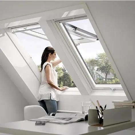 Fenêtre de toit VELUX à projection - Confort - Finition blanche  - GPU CK04 0076 55x98