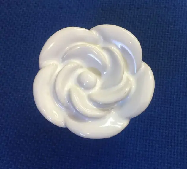 Bouton fleur porcelaine blanche   E525