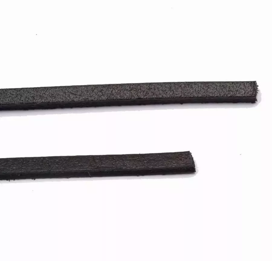 Lacet en cuir  - S24 - 1 mètre   303