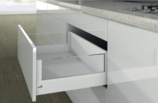 Casserolier Arcitech Designside HETTICH - P.550 H.218/94mm - Blanc sans coulisse rehausse verre - 9149359