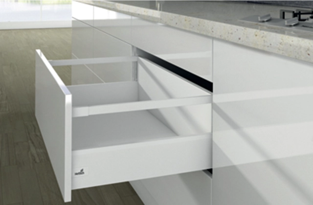 Casserolier Arcitech HETTICH - P.650 H.250/126mm - blanc sans coulisse avec tringle -9149405